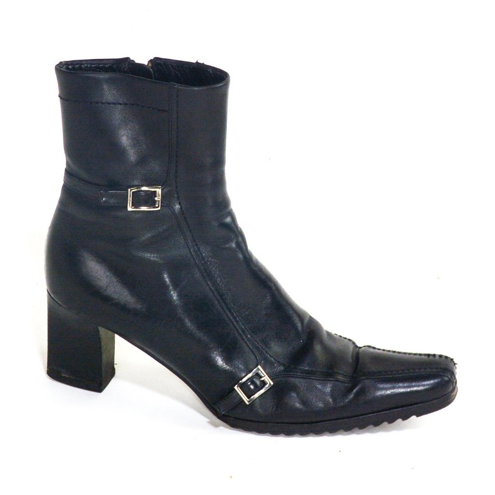 Sexy PRADA vintage high ankle boots with chunky heel and buckle accents!